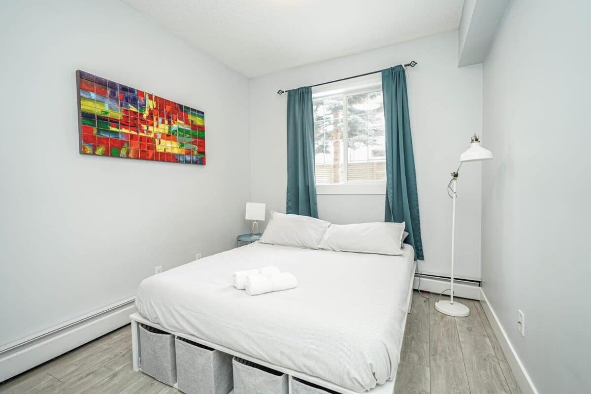 New Cozy 2 Bedrooms Condo W Parking Calgary Exterior photo